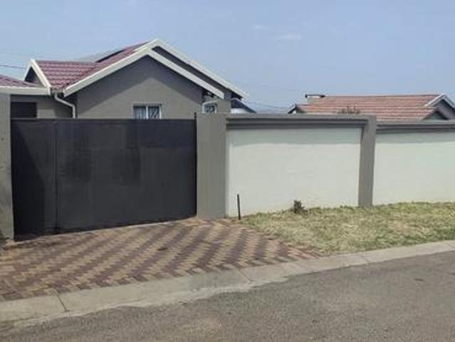 stunning 3 bedroom house on the mark.