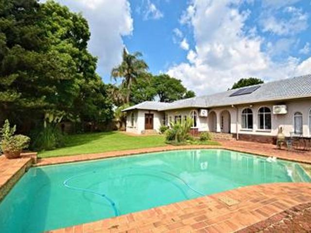 stunning 3 bedroom house with flat i.