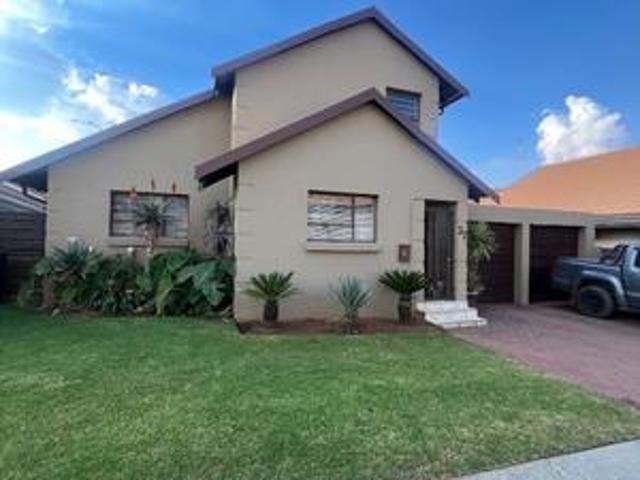stunning 3 bedroom home in crestwood.