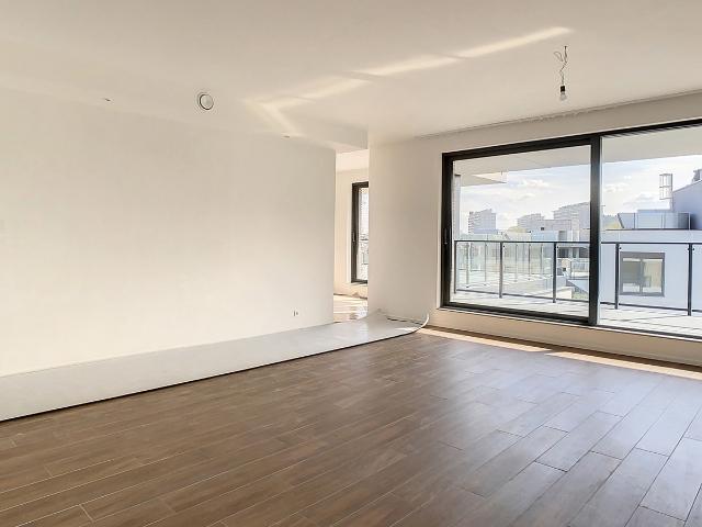 Stunning 3 bedroom penthouse with a large terrace
