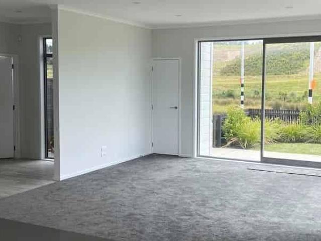 Stunning 3 bedroom property in Long Bay