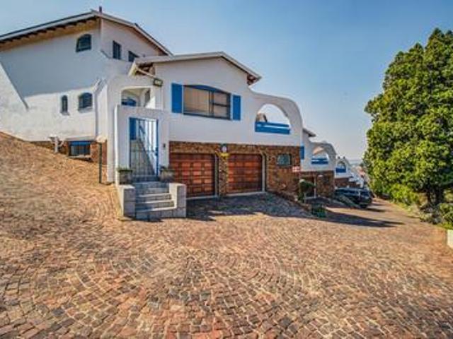 stunning 3 bedroom townhouse on the.
