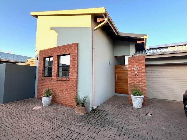 Stunning 3 bedroom townhouse for sale