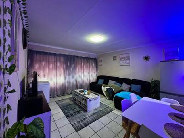 stunning top floor unit in edenview