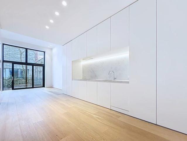 Stunning two bedroom duplex with a terrace and a courtyard