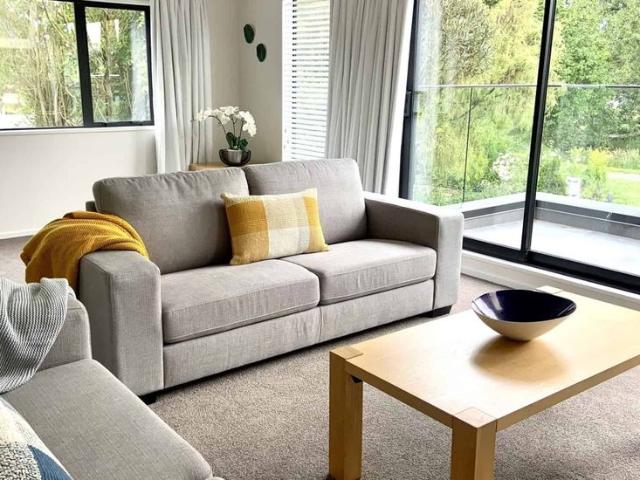 Stunning very spacious fully furnished city apartment with gorgeous river views!