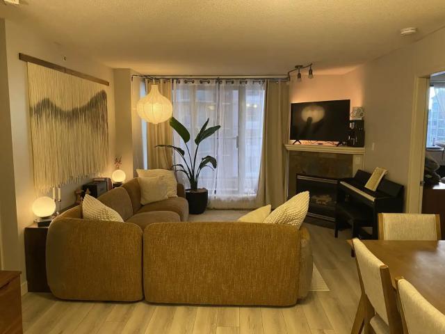 STUNNING VIEWS and PRIME Location! 2 Bedroom 2 Bath condo by the Bow river