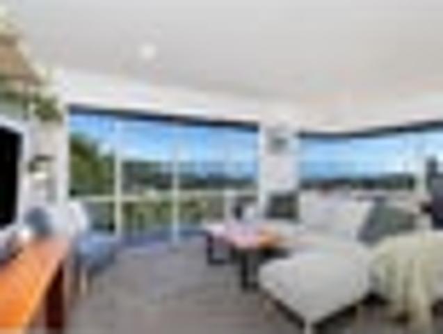 Stunning views on the Port Hills await you!