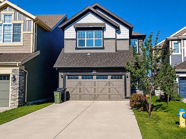 Stunning Walkout Home Backing Onto The Pond | The Orchards