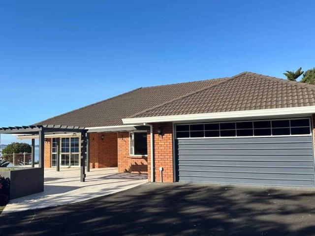 Stunning Waterfront Living in Katikati
