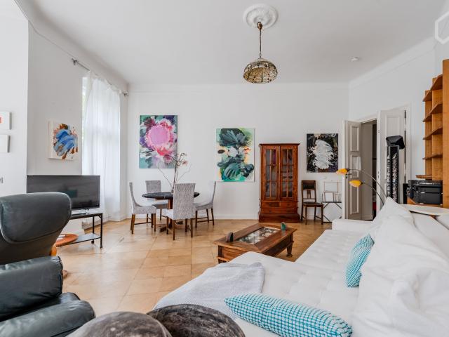 Stunning Art District Apartment with Sunny Balcony in Charlottenburg