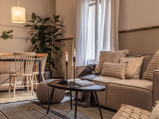 Stunning Beach Themed 2 Bedroom Apartment in Azca with Ensuite Bathrooms and Dedicated Workspace, Madrid Amsterdam Apartments for Rent