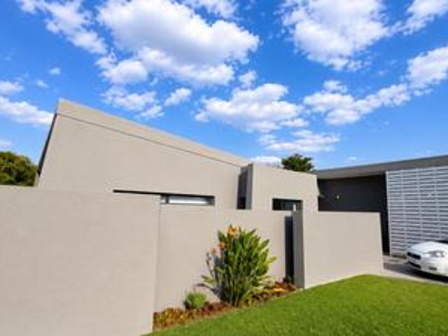 stunning 3 bedroom house on the mark.