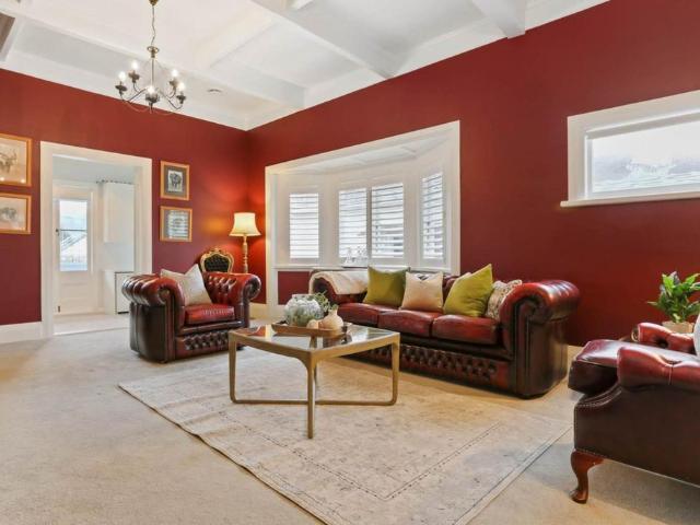 Stunning bungalow in central Epsom