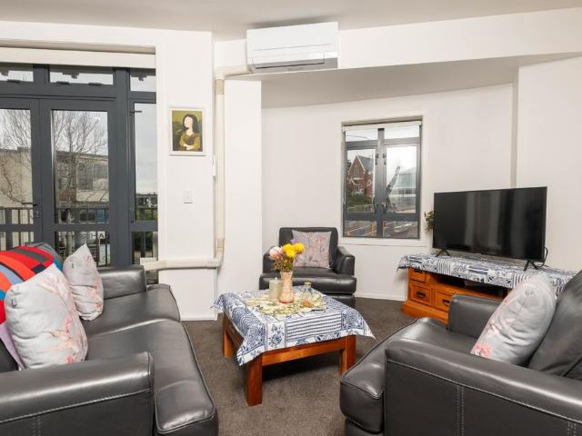 Stunning corner apartment 3 bedrooms and 2 bathrooms