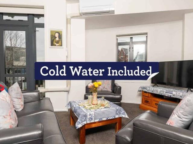 Stunning corner apartment 3 bedrooms and 2 bathrooms