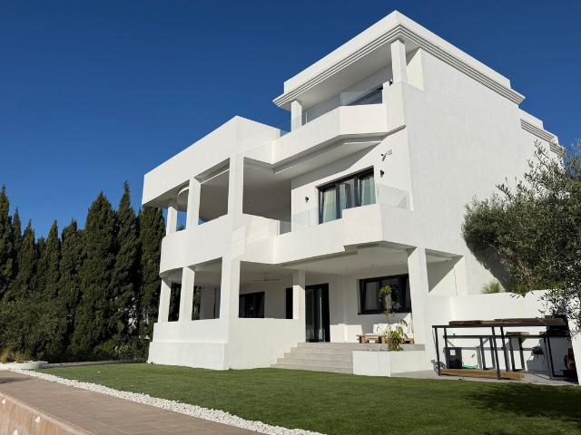 Stunning detached villa for summer rent in Sotogrande Alto