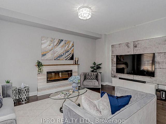 Stunning Detached Home For Sale In Milton! gd 6