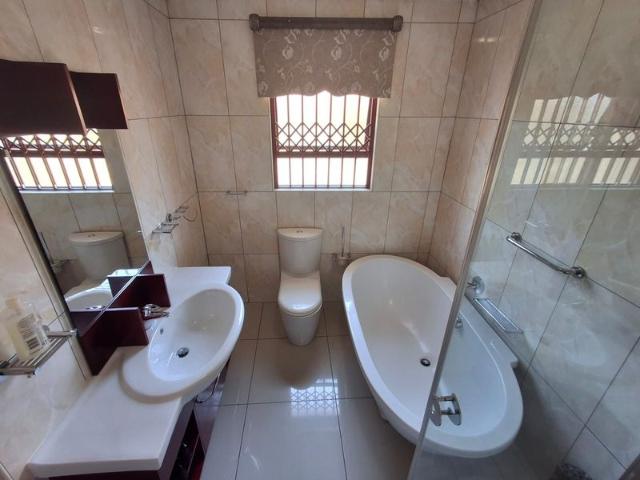 Stunning family home in waterberry estate, polokwane