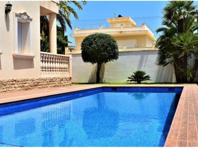 Stunning four beds Villa, as New, three hundred meters to the Cabo Roig Beach