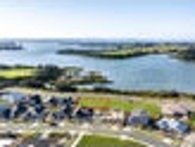 Stunning flat waterfront section