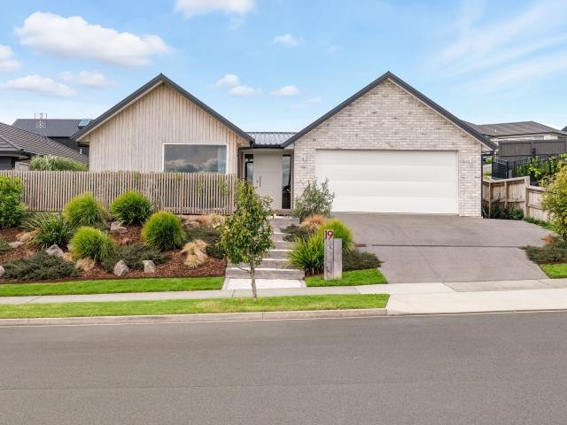 Stunning Fully Furnished 3 Bedroom Home in Sought After Quail Ridge, Ohauiti