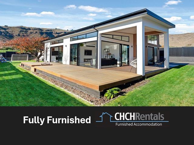 Stunning Fully Furnished Executive Extra Large Family Home in Superb Location!