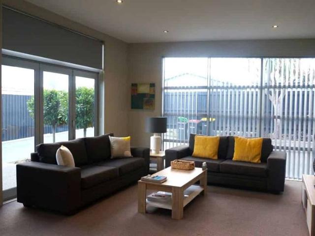 Stunning fully furnished rear family home in prime location!
