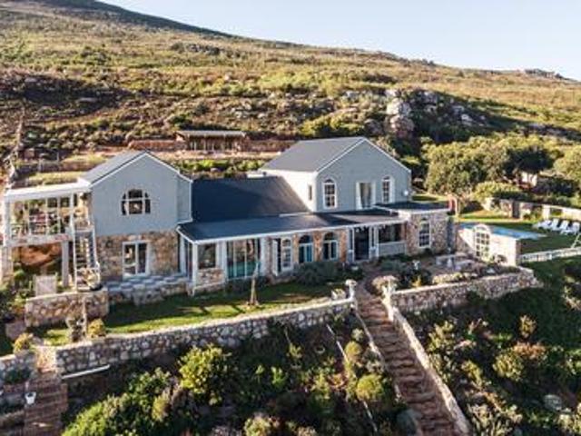 stunning furnished 3 bedroom home on.