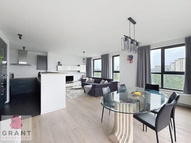 Stunning, FURNISHED, and FULLY EQUIPPED 3 bedroom luxury apa