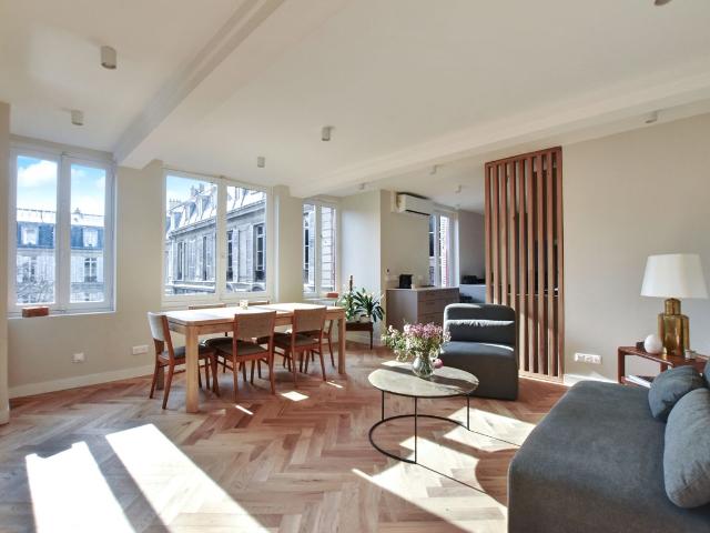 Stunning Furnished Apartment – Top Floor, Quiet & Bright – Central Paris, Paris Amsterdam Apartments for Rent