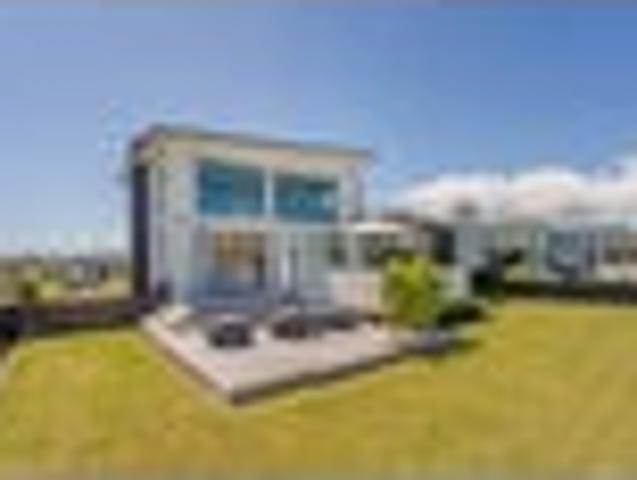 Stunning Golf Front Home in Matarangi
