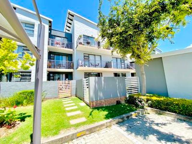 stunning ground floor bachelor apart.