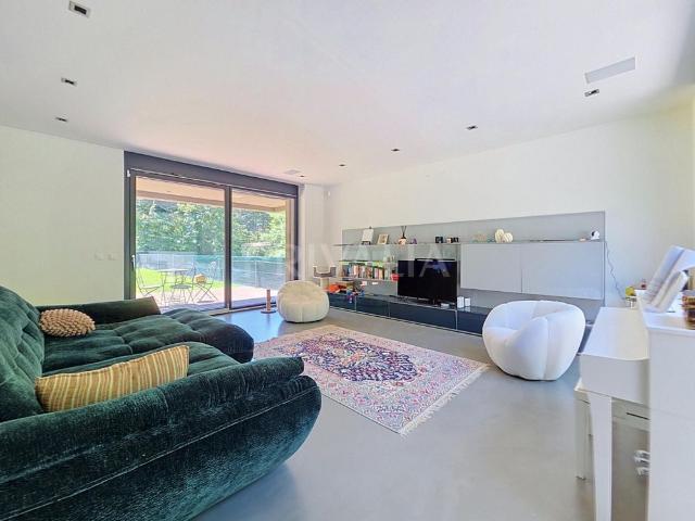 Stunning High End Semi Detached Villa