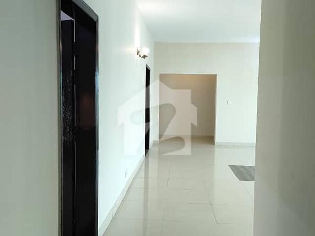 Stunning Location 10 Marla 3 Bed Flat On 2nd Floor For Sale In Askari 11 Lahore
