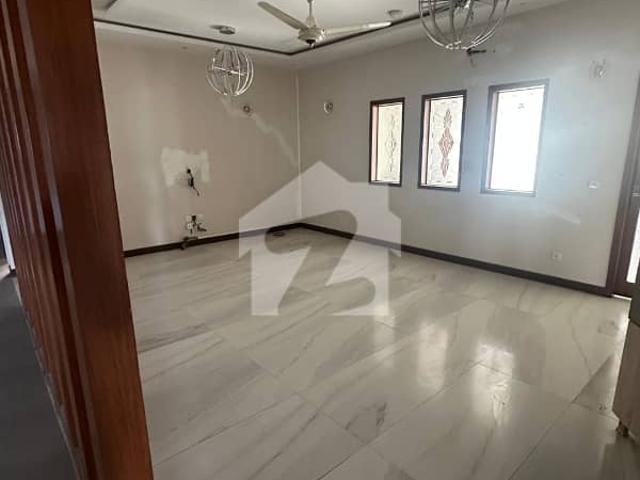 Stunning Luxury 1000 Yards Bungalow is Available For Rent