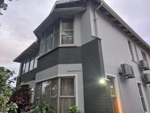 stunning modern 3 bedroom house with.