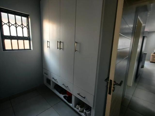 Stunning newly built home next to mall of the north