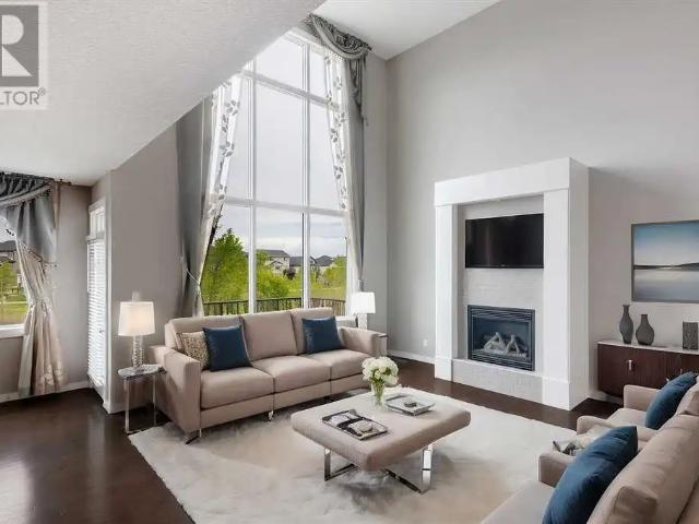 Stunning Pond View House for Rent!