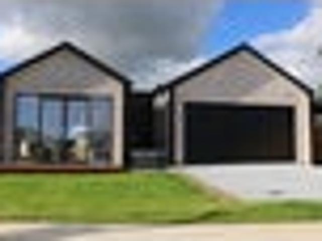Stunning Quality Built Home in Clevedon Meadows!