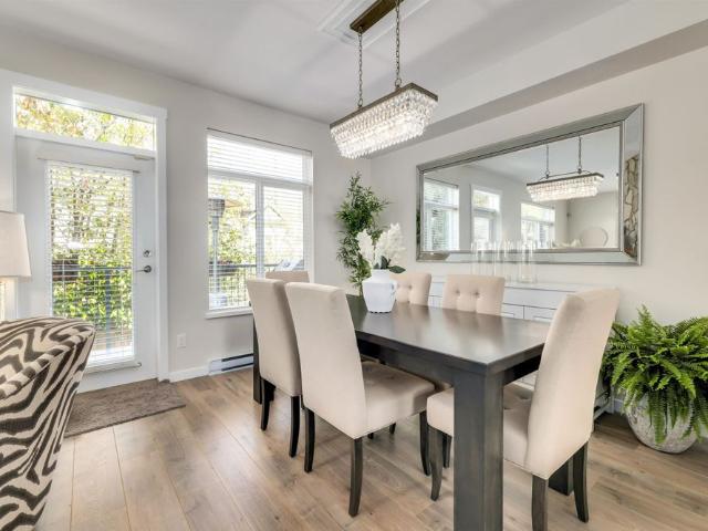 Stunning & Rare/Private Corner/End Unit Townhome in South Surrey/Feels Like a Detached Home! 3 Bedrooms Plus Large Flex Room/4 Bathrooms