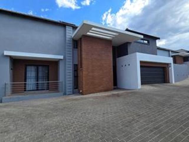 stunning rental home: waterkloof r.
