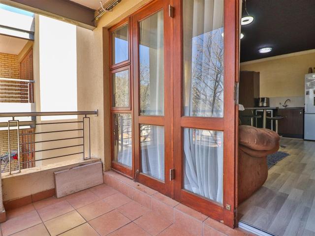 Stunning Renovated 2 Bedroom Unit for sale in Ferndale, Randburg