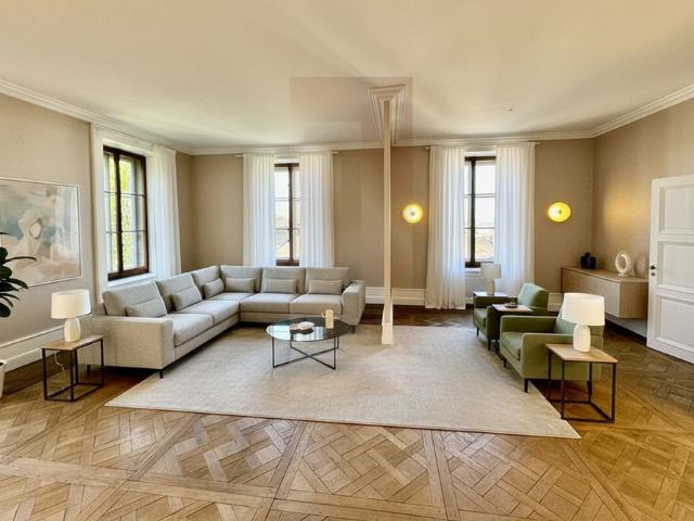 Stunning renovated apartment in the heart of the old town