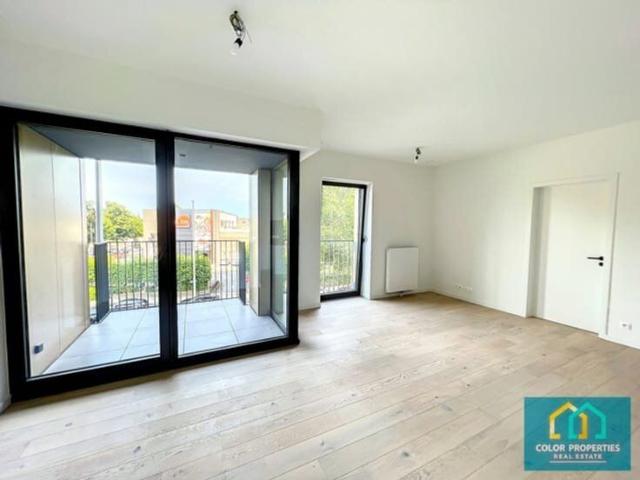 Stunning, recently built 1B flat with terrace/pkg– Evere
