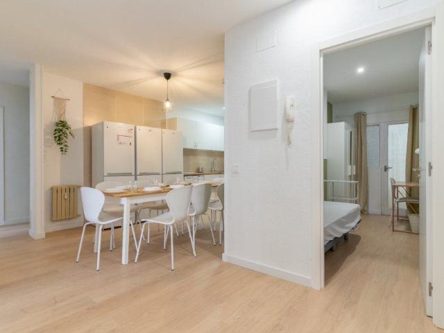 Stunning room near metro Goya