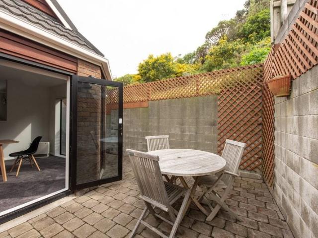 Stunning Sea Views and Modern Living In Hataitai