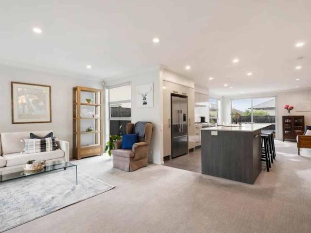 STUNNING SINGLE LEVEL FAMLY HOME