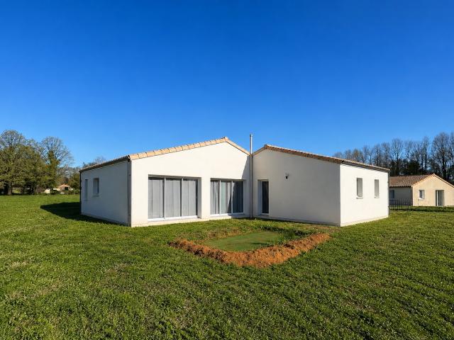 Stunning Single Storey Home 4 Bedrooms 136m2 Bright Living Spaces Double Garage