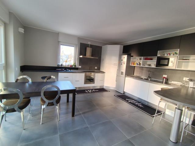 Stunning single room with private bathroom in a newly built apartment block